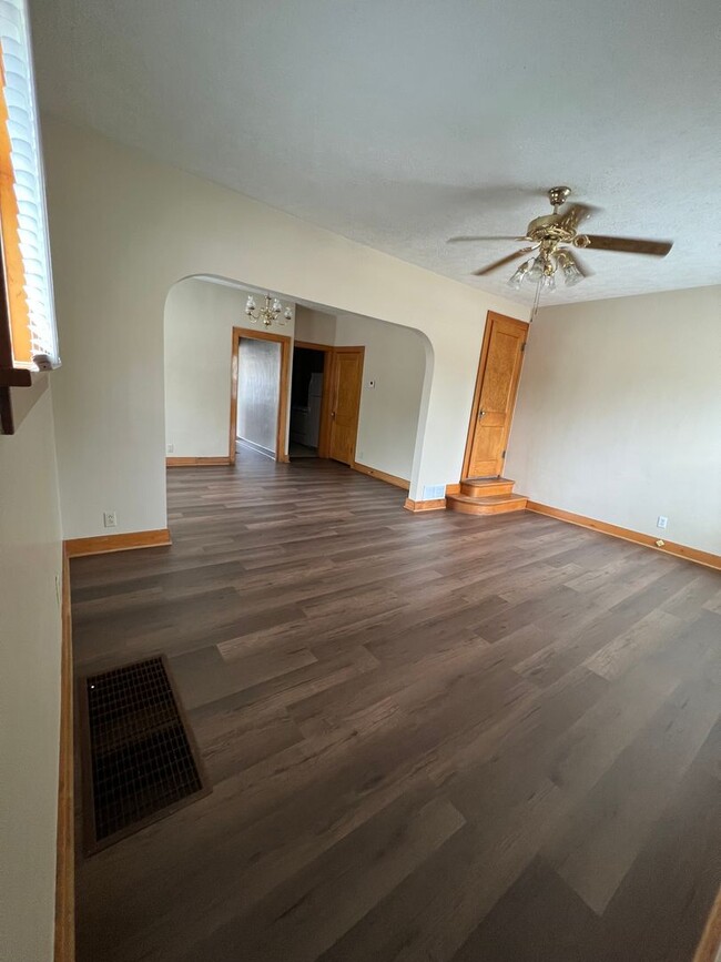 Foto del edificio - 300-302 E. 6th Street, Hoisington
