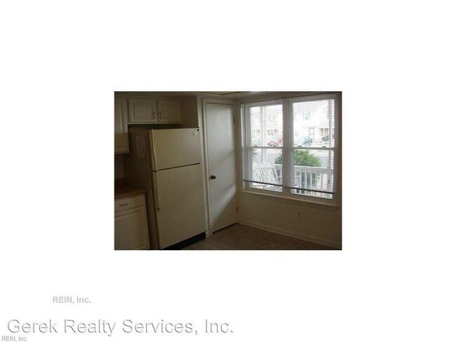 Building Photo - 2 br, 1.5 bath House - 1515 Benton Court