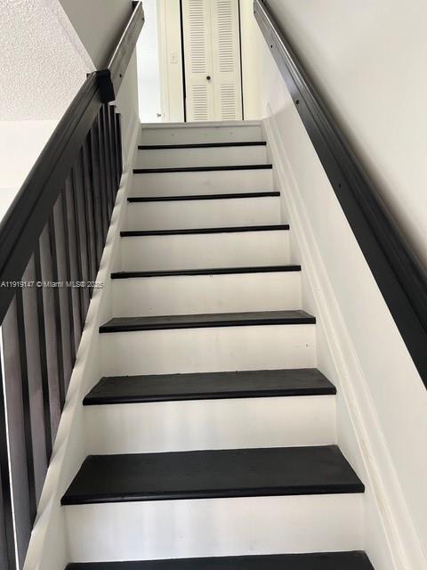 Foto del edificio - 631 NW 82nd Ave