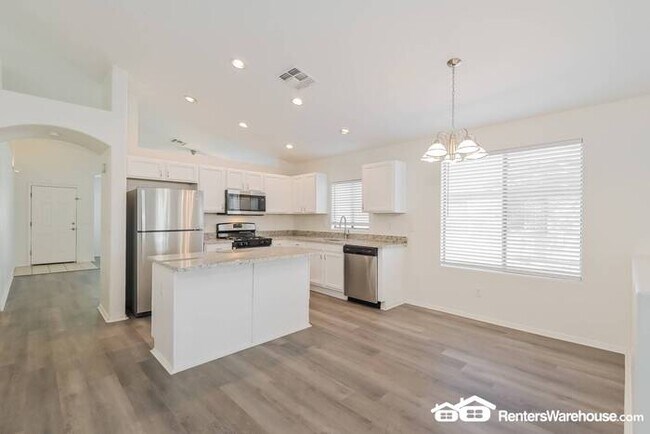 Building Photo - Spacious updated 4 Bed, 2 Bath home in Tucson