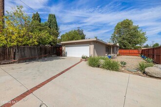 Building Photo - 865 E Hillcrest Dr