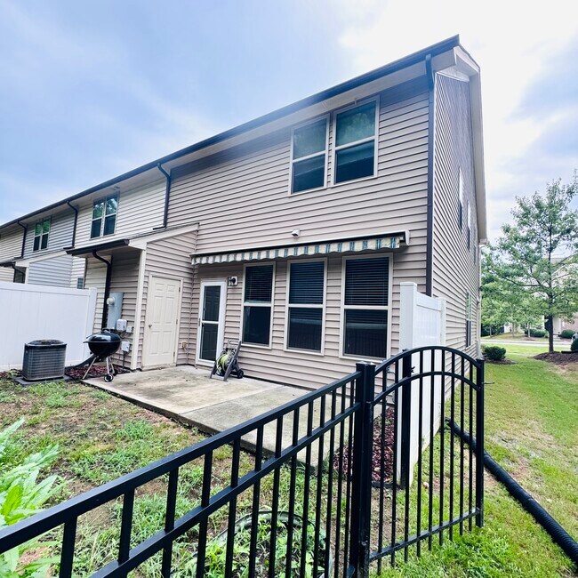 Foto del edificio - 126 Holly Berry Ln