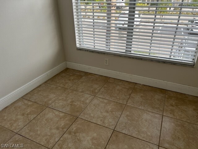 Building Photo - 142 Santa Clara Dr