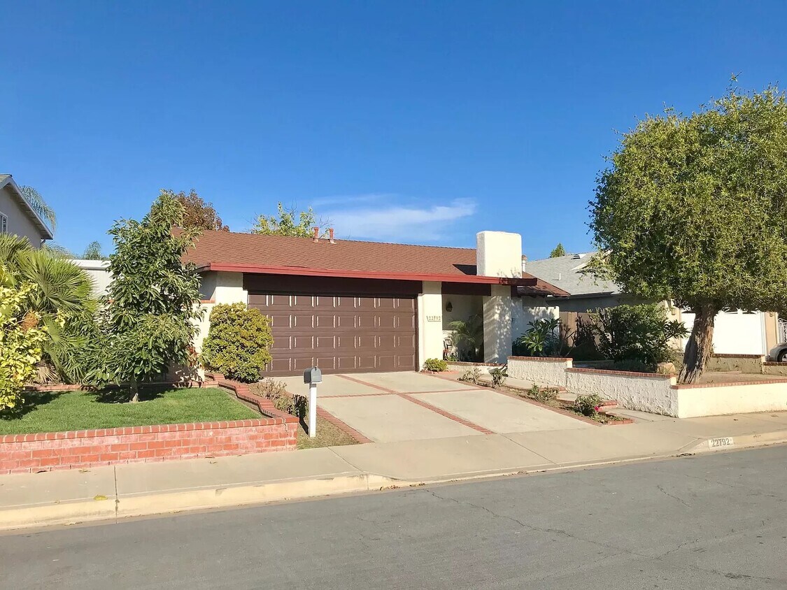 Primary Photo - 22792 La Quinta Dr