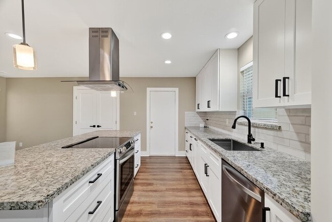 Foto del edificio - 2103 Woodway Dr