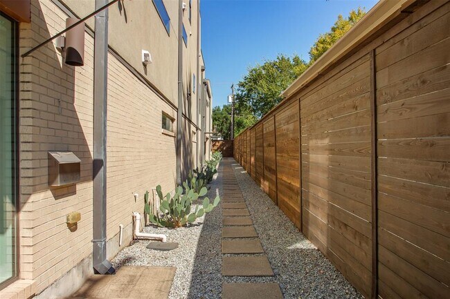 Building Photo - 5809 Oram St