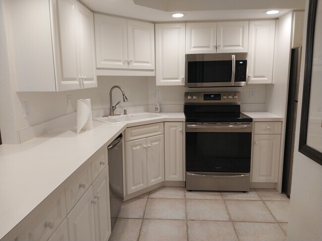 Building Photo - 2045 Gulf of Mexico Dr