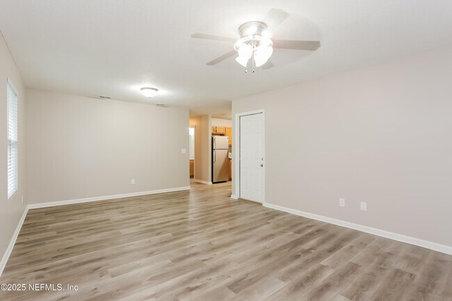 Foto del edificio - 3750 Warwick St