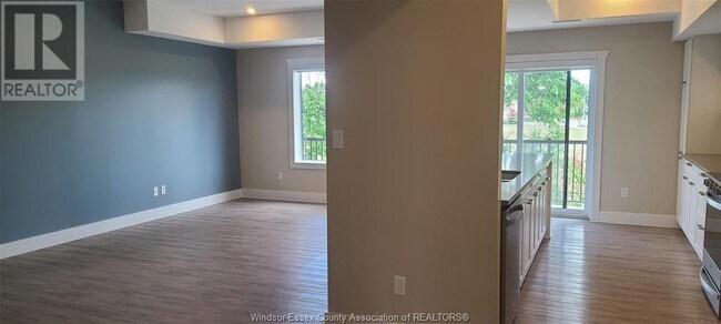 Building Photo - 550 Sandison St