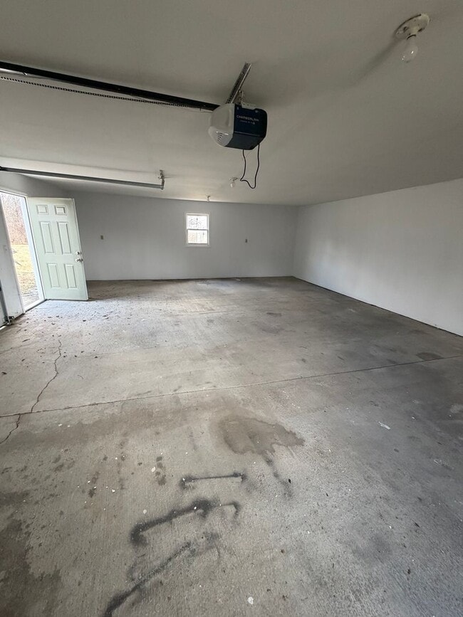 Building Photo - 405 E Cowing Dr