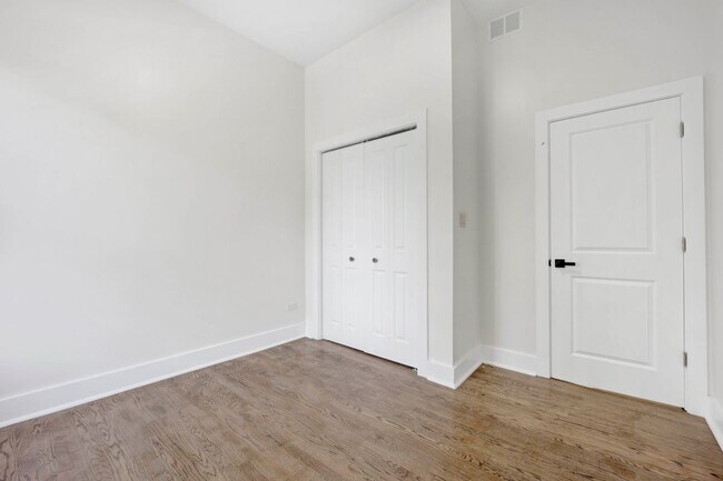 Foto del edificio - 4927 S Prairie Ave