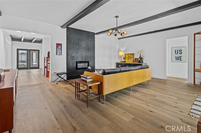 Foto del edificio - 334 W Valencia Ave