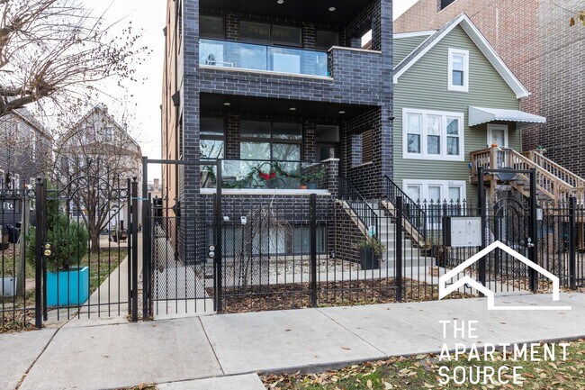 Building Photo - 1812 N Sawyer Ave