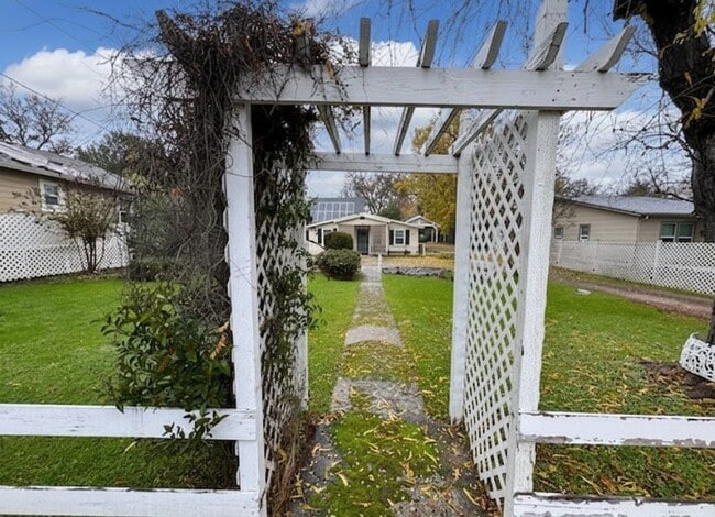 Building Photo - SHAS2352