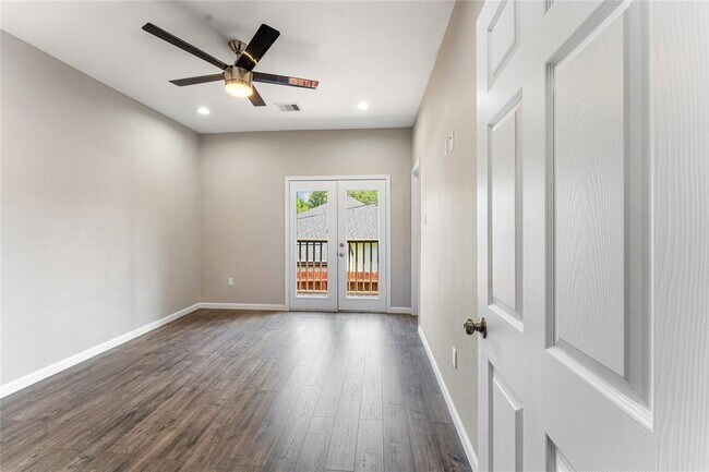 Building Photo - 5779 Belarbor St
