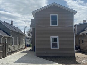 Building Photo - 3440 Sackett Ave
