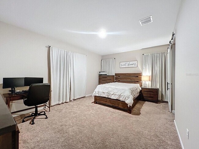 Foto del edificio - 951 Griffon Ave