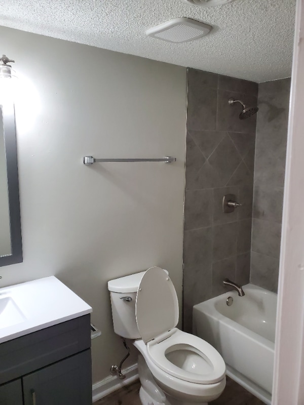 Building Photo - 601 Riverhill Cir