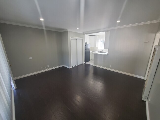 Building Photo - 139 S Ave 55 Ave