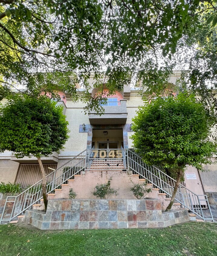 Primary Photo - 7045 Woodley Ave