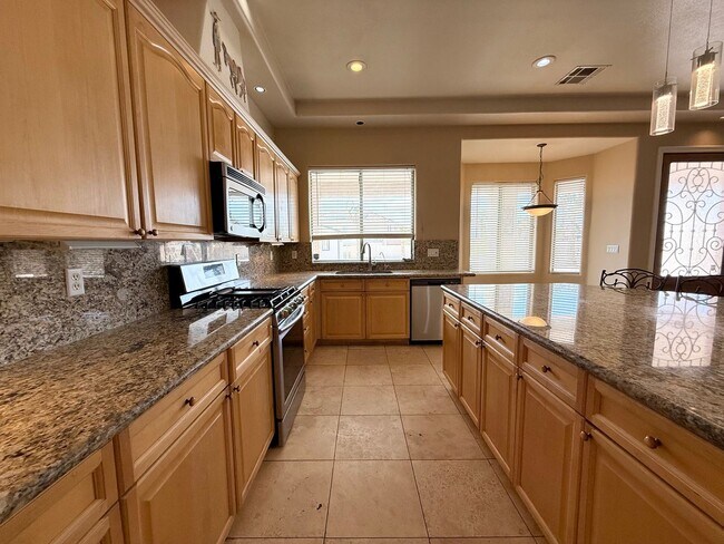 Foto del edificio - 5/BD 2.5/BA Spacious Home with Casita, RV ...