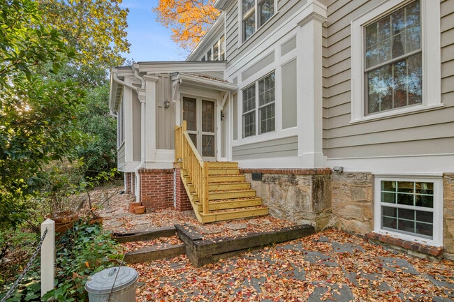 Building Photo - 4 Ansley Dr NE