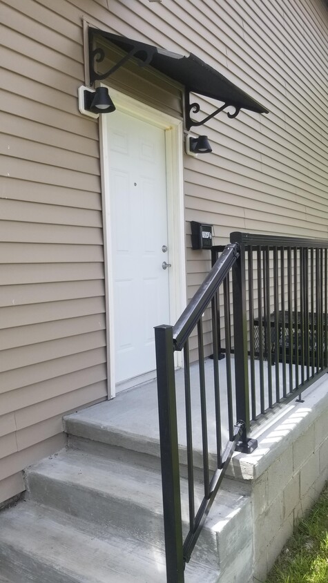 Entrance - 1064 Parsons Ave