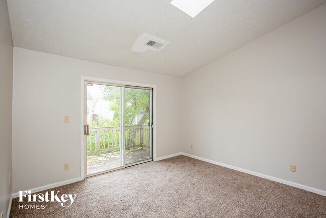 Building Photo - 5043 W 57th St