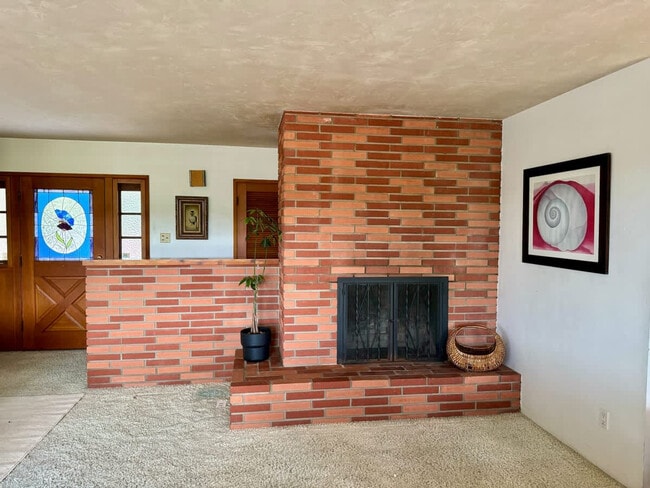 Building Photo - 4000 Highland Dr