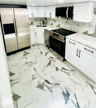 Building Photo - 18 Morton St