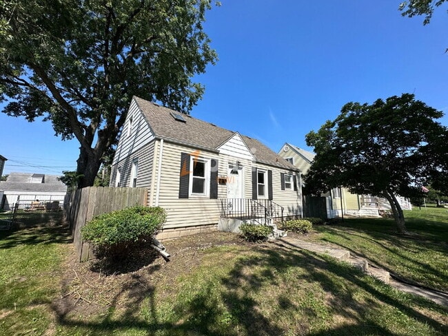 Building Photo - 7414 Tapper Ave