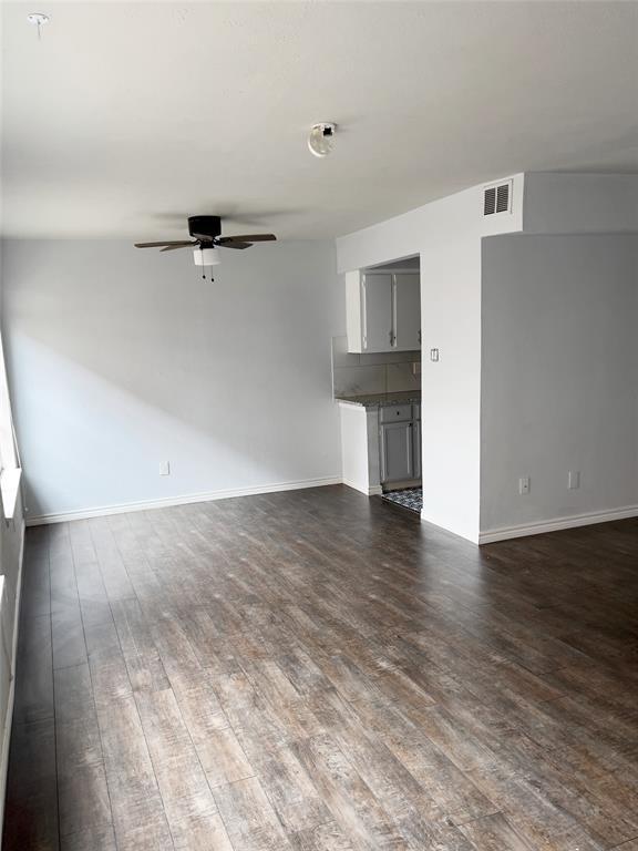 Foto del edificio - 8067 Meadow Rd