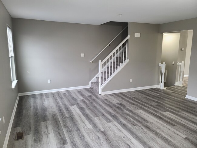 Building Photo - 3 Bedroom 2 1/2 bath Townhome for Rent in ...