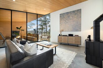 Building Photo - 8463 Tanglewood Rd