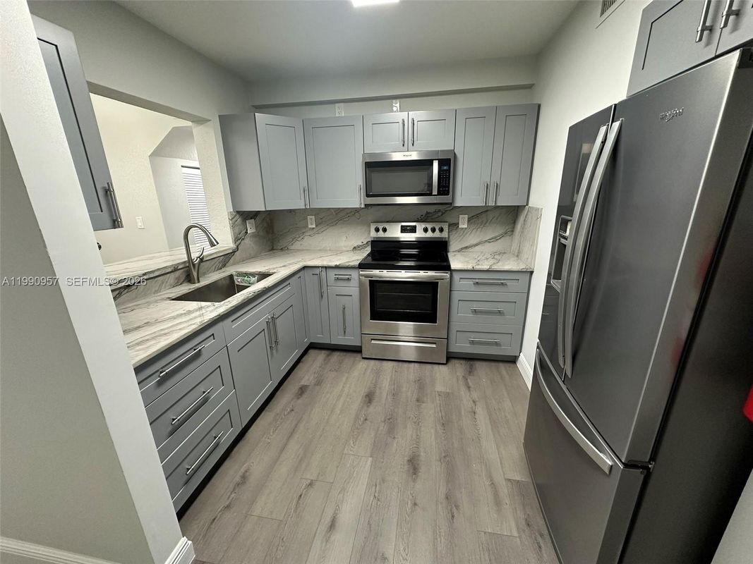 Foto del edificio - 12005 SW 14th St