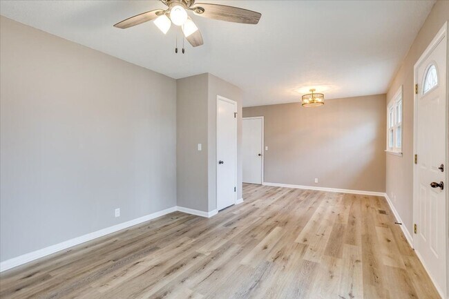 Foto del edificio - Beautiful Haysville Home