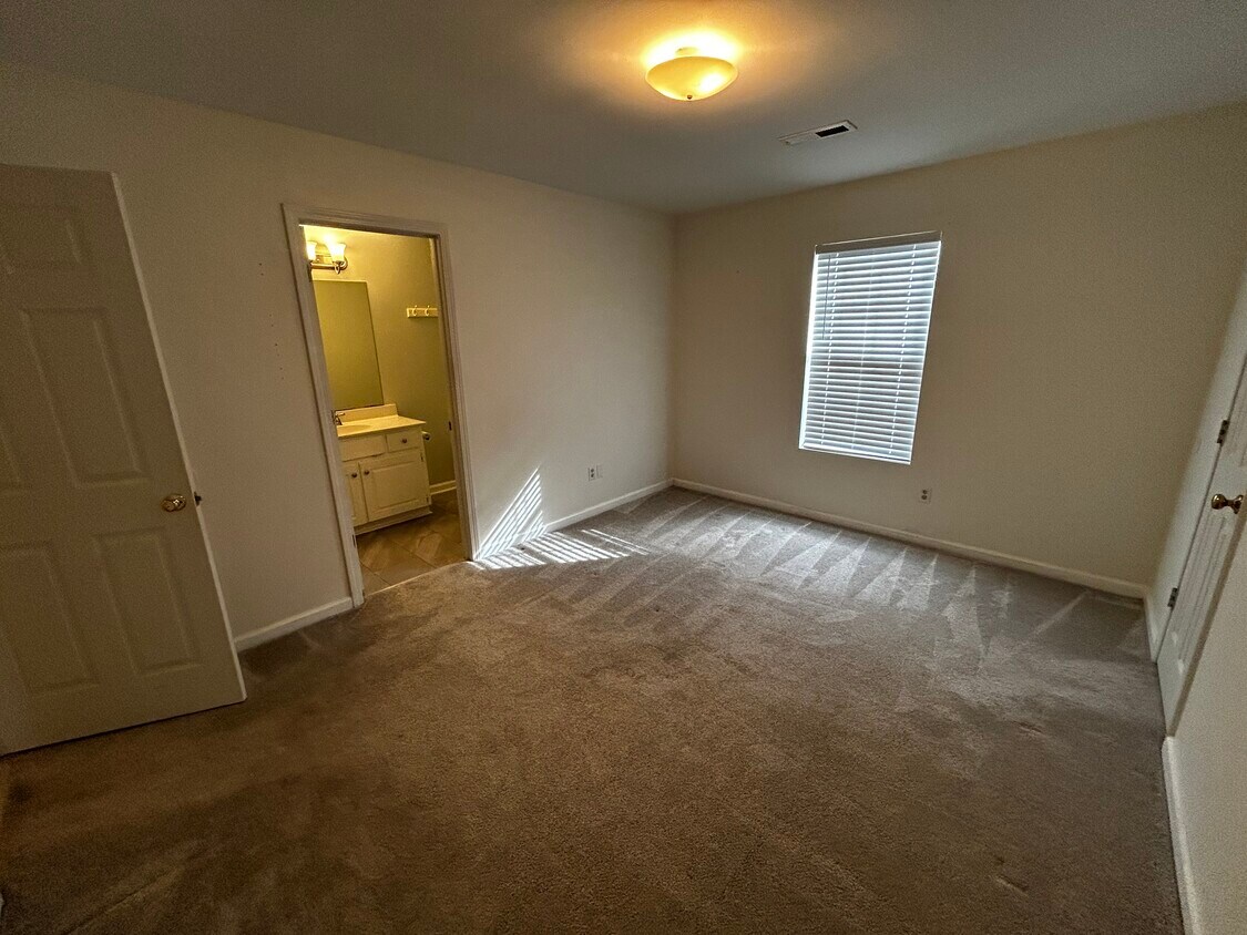Foto principal - 553 Memorial Drive Ext