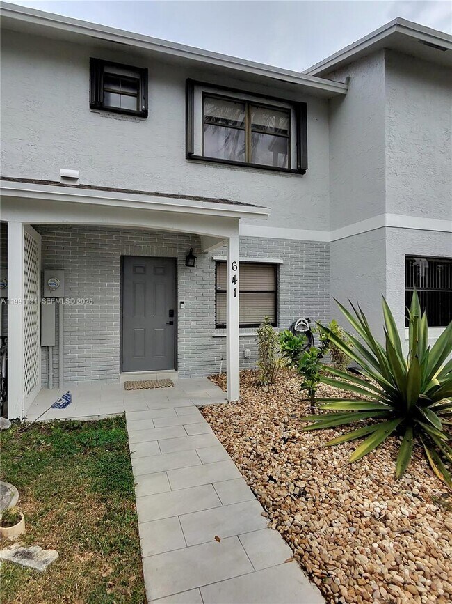 Foto del edificio - 641 NW 105th Way