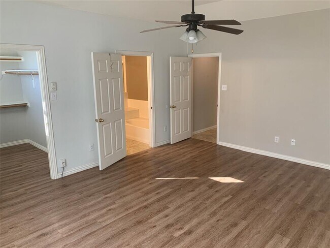 Foto del edificio - 1390 Roan Dr