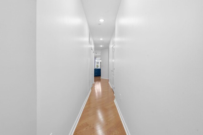 Building Photo - 301 Carson Terrace