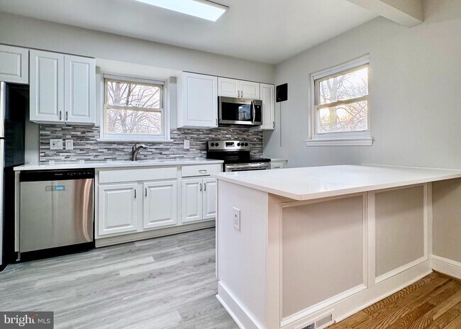 Foto del edificio - 2110 Prichard Rd