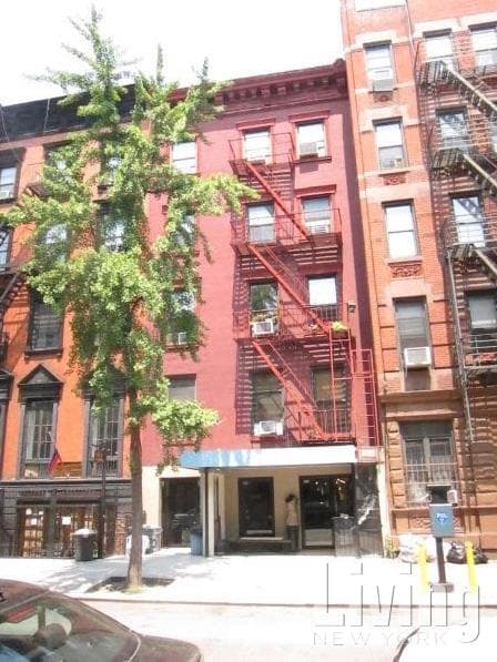 Building Photo - 83 E 7th St