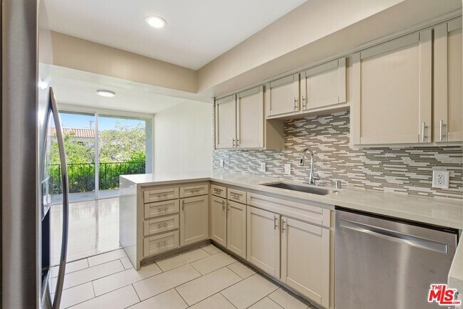 Building Photo - 1230 Princeton St