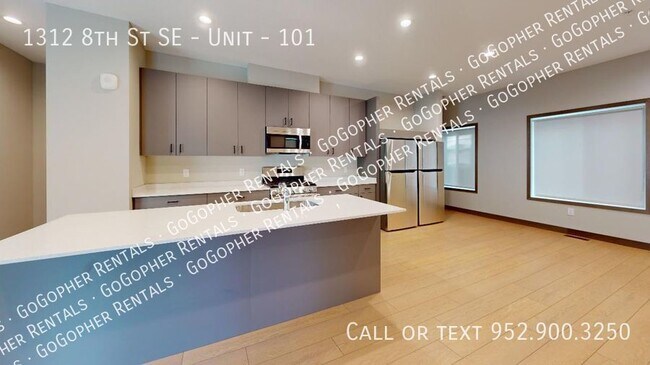 Foto del edificio - 6 Bedroom Dinkytown Townhome Available 9/1!