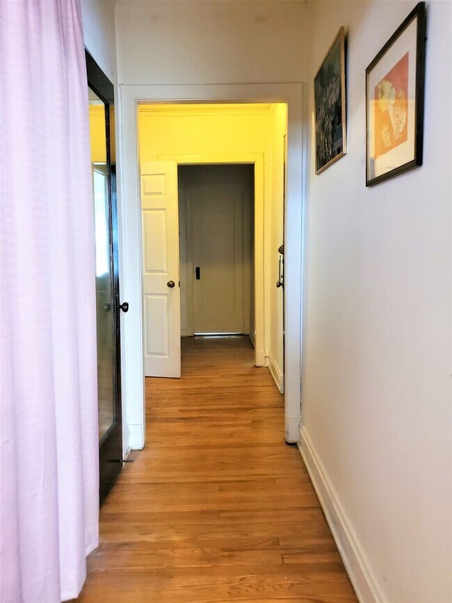 Foto del edificio - 1058 W Cornelia Ave