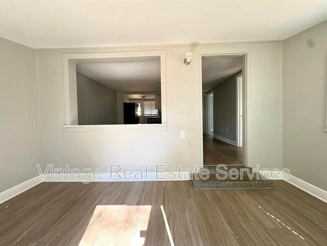 Foto del edificio - 4611 N Hubert Ave