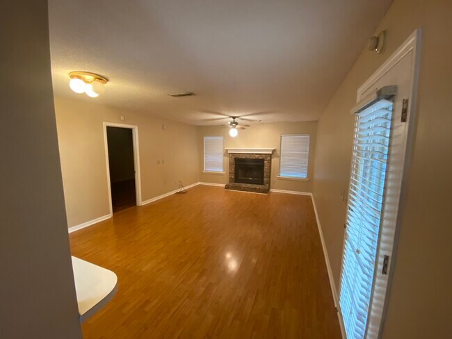 Foto del edificio - 2108 Hamilton Pl N