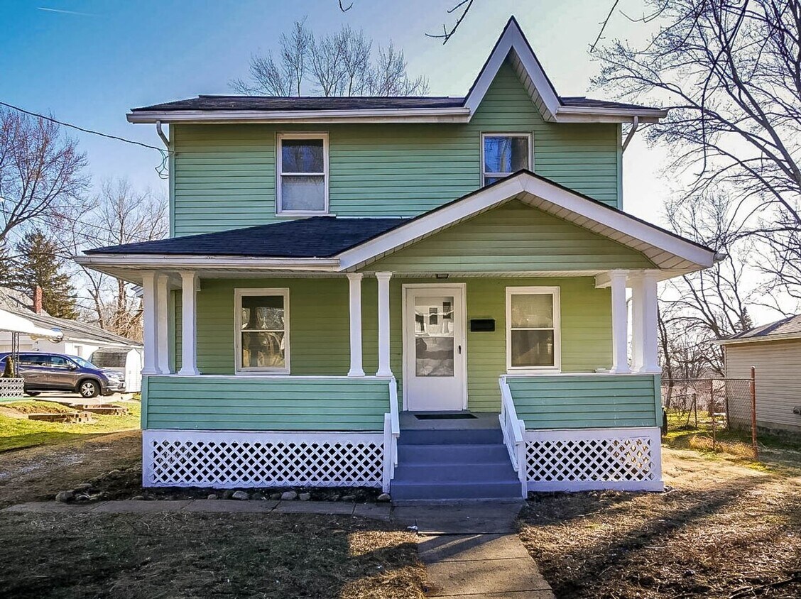 Primary Photo - GREAT HOUSE ON BEAUTIFUL STREET GOODYEAR H...