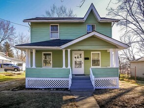 Building Photo - 1362 Chippewa Ave