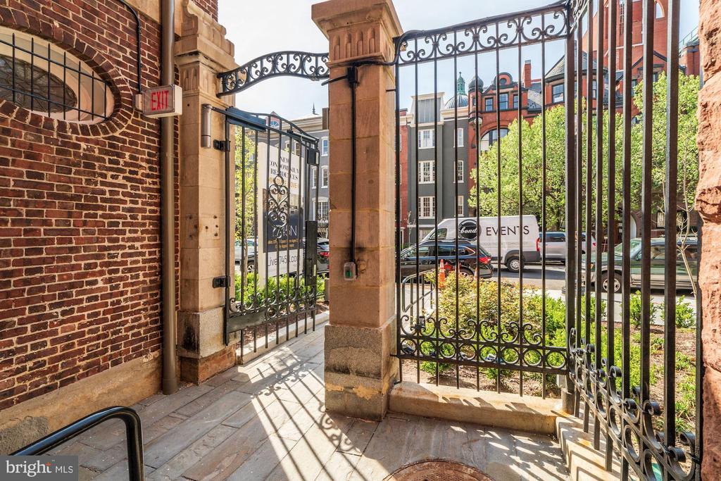 Primary Photo - 1745 N St NW
